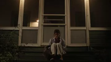 Chaussures plates Tony Bianco Cappa portées par Annie (Ella Rubin) dans l'épisode Sterling Point (S01E02).