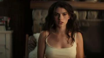 Débardeur à bretelles perlées Paloma Wool Zalea porté par Annie (Ella Rubin) dans l'épisode Sterling Point (S01E03).