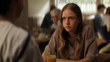 Zara Washed T-Shirt worn by Ramona (Amélie Hoeferle) as seen in Sterling Point (S01E03)