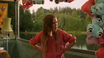 Chemise rose Marlboro pour homme portée par Ramona (Amélie Hoeferle) dans l'épisode Sterling Point (S01E04).
