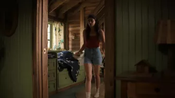 Pantalones cortos ligeros Levi's Fit hasta medio muslo usados por Annie (Ella Rubin) como se ve en Sterling Point (T01E05)