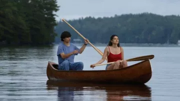 T-shirt à manches courtes PrAna Everyday Pocket porté par Ellis (Jacob Whiteduck-Lavoie) dans l'épisode Sterling Point (S01E05).