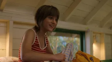 Débardeur court moderne Gap porté par Maple (Mabel Strachan) dans l'épisode Sterling Point (S01E05)