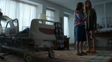 Birkenstock Arizona Soft Footbed Suede Leather worn by Ramona (Amélie Hoeferle) as seen in Sterling Point (S01E07)