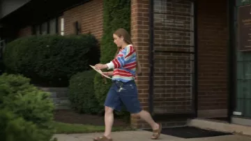 Edikted Oversize Low Rise Denim Bermuda Shorts worn by Ramona (Amélie Hoeferle) as seen in Sterling Point (S01E07)