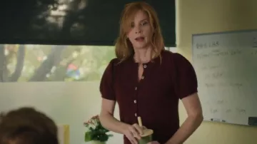Gilet en laine d'alpaga à manches bouffantes Dôen Anisa porté par Katherine Walter (Sarah Rafferty) dans l'épisode « Ma vie avec les garçons Walter » (S03E01).