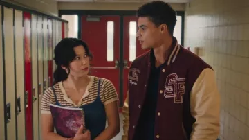 T-shirt pull à pois American Eagle porté par Kiley (Mya Lowe) dans l'épisode « Ma vie avec les garçons Walter » (S02E01).