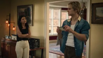 Débardeur en popeline à bordure en dentelle Rag &amp; Bone Clem porté par Jackie Howard (Nikki Rodriguez) dans l'épisode « Ma vie avec les garçons Walter » (S03E05).