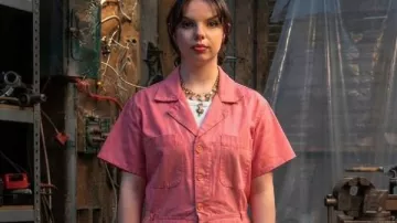 Combinaison rose d'Ellie O'Brien dans la saison 3 de My Life with the Walter Boys