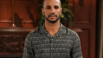 Chemise à imprimé géométrique Nathan Owens, vue dans la série Les Feux de l'amour