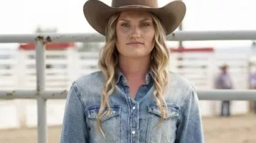 Chemise en jean Natalie Sharp de la saison 3 de « My Life With The Walter Boys »