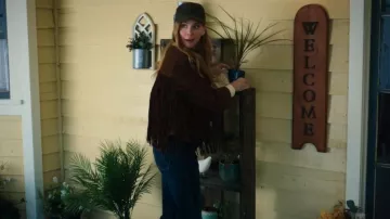 Jean Wrangler Wrenley Bootcut porté par Katherine Walter (Sarah Rafferty) dans l'épisode « Ma vie avec les garçons Walter » (S03E09).