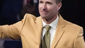 Hall Of Fame Dinner 2026 Gold Jacket in Pro Football Hall of Fame presents Gold Jackets to 2026 class