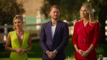 Robe blazer ceinturée Joan de Superdown portée par Amanda Kloots dans l'épisode « Épouserons Harry » (S01E03)