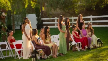 Robe longue Lindsey de Baby Boo Fashion portée par Debralee Tomberlin dans l'épisode « Épouserons Harry » (S01E03)