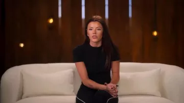 Alo Yoga Airbrush High-Waist Heart Throb Legging worn by Juliana Melchor as seen in Let’s Marry Harry (S01E04)