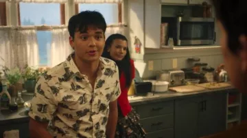 The North Face SS Baytrail Pattern Shirt worn by Eliot (Naveen Paddock) as seen in My Life with the Walter Boys (S03E04)