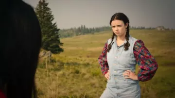 Combinaison légère sans manches Levi's portée par Grace (Ellie O'Brien) dans l'épisode « Ma vie avec les garçons Walter » (S03E04).