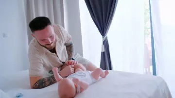 Chemise boutonnée en maille jacquard Robles de la marque Normal Brand portée par Nathan Gallagher dans Below Deck Mediterranean (S11E01)
