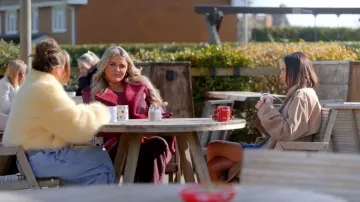 Manteau en peau lainée Fashion Nova Waiting Games porté par Saffron Lempriere dans l'épisode 7 de la saison 36 de The Only Way Is Essex (S36E07)