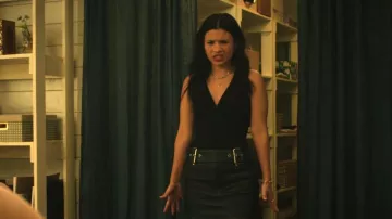 Gilet Aritzia Attire porté par Jackie Howard (Nikki Rodriguez) dans l'épisode « Ma vie avec les garçons Walter » (S03E08).