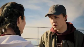 Veste de travail Obey Caden portée par Danny Walter (Connor Stanhope) dans l'épisode « Ma vie avec les garçons Walter » (S03E08).