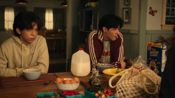Survêtement Adidas Premium porté par Isaac Garcia (Isaac Arellanes) dans l'épisode « Ma vie avec les Walter Boys » (S03E08).