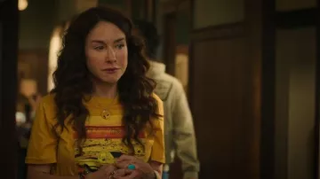 T-shirt Levi's Big Rig porté par Jackie Howard (Nikki Rodriguez) dans l'épisode « Ma vie avec les Walter Boys » (S03E08).