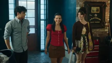 Haut Sandy Liang Walnut porté par Jackie Howard (Nikki Rodriguez) dans l'épisode « Ma vie avec les garçons Walter » (S03E10).