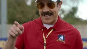 Ted Lasso S04 Jason Sudeikis Red Polo Shirt of Ted Lasso (Jason Sudeikis) in Ted Lasso (S04)