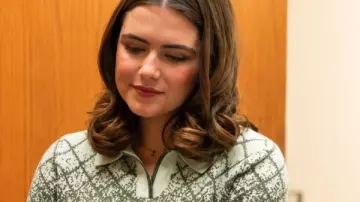 Green Sweater worn by (Hannah Wells) in Off Campus (S01)