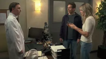 Reformation Cary Low Rise Slouchy Wide Leg Jeans worn by Dee Reynolds (Kaitlin Olson) as seen in It's Always Sunny in Philadelphia (S18E02)