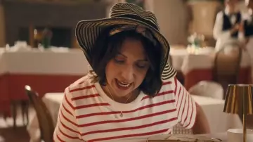 H&M Cropped T-shirt worn by Nikki (Esther Smith) as seen in Trying (S05E07)