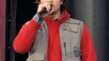 Concert Outside Land 2026 Joe Keery Gilet gris
