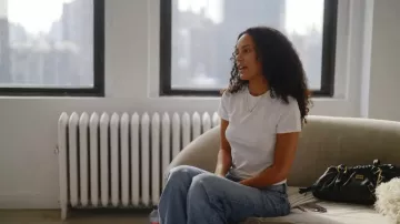 T-shirt bébé Banana Republic Refined porté par Ava Dash dans Next Gen NYC (S02E07)