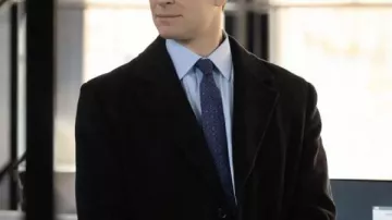 CIA S01 Bill Goodman Abrigo negro
