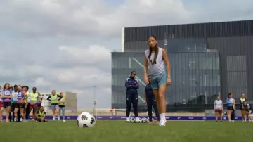 Nike Zoom Mercurial Superfly 10 Elite FG portées par Sarah dans l'épisode Ted Lasso (S04E03)