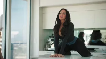 Pantalon évasé en velours côtelé Fashion Nova « I Got Both » porté par Natalie Halcro dans l'épisode « The Girls : A Khloé Kardashian Project » (S01E02).