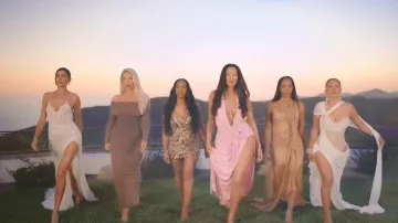Vestido Winona de Natalie Rolt usado por Natalie Halcro como se ve en The Girls: A Khloé Kardashian Project (T01E05)