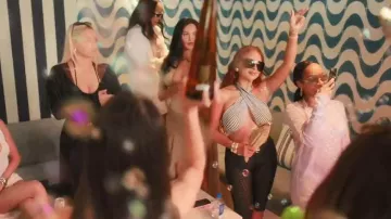 Vin. Handtasche Fishy worn by Yris Palmer as seen in The Girls: A Khloé Kardashian Project (S01E05)