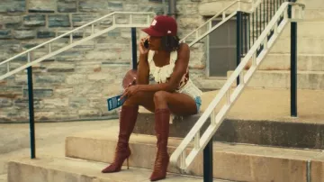 Botas con cordones Dagger de Fashion Nova usadas por Diarra Brickland (Diarra Kilpatrick) como se ve en Diarra de Detroit (T02E05)