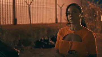 Camisa corta Sandro usada por Diarra Brickland (DomiNque Perry) como se ve en Diarra de Detroit (T02E05)
