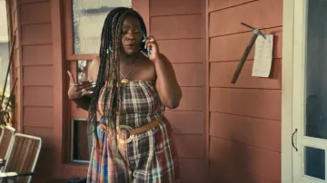 Mono de franela de Fashion Nova Tossed And Turned usado por Raqueeba (Shoniqua Shandai) como se ve en Diarra from Detroit (T02E05)