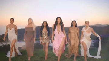 Dodona Avdiu Isalinde porté par Yris Palmer, comme on le voit dans The Girls : A Khloé Kardashian Project (S01E01)