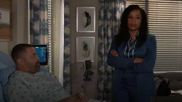 Chaqueta larga y ajustada de Veronica Beard usada por Naomi Hamilton Hawthorne (Arielle Prepetit) como se ve en Beyond the Gates (T02E153)