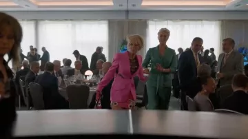 Minifalda con bordado de mariposas de Area usada por Keeley Jones (Juno Temple) como se ve en Ted Lasso (T04E04)