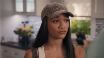 Gorra de béisbol a cuadros Harlow de Rag &amp; Bone usada por Amina Simms (Alexis Chikaeze) como se ve en All American (T08E08).