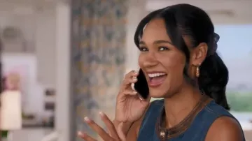 Funda genérica para iPhone 13 Pro Max utilizada por Layla Keating (Greta Onieogou) como se ve en All American (T08E08).