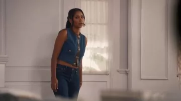 Pantalones vaqueros de talle alto y corte bota Bridget de DL1961 usados por Layla Keating (Greta Onieogou) como se ve en All American (T08E08).