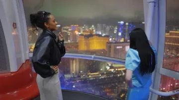 Chaqueta Zomer Irkin usada por Ava Dash, vista en Next Gen NYC (T02E08).